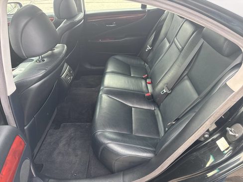 Used 2011 Lexus LS 460 AWD w/ Comfort Pkg image 16