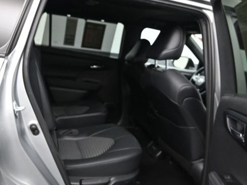 Used 2021 Toyota Highlander XSE AWD/4WD image 12