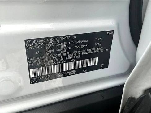 Used 2025 Toyota RAV4 XLE Premium AWD/4WD image 19
