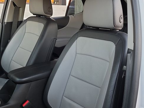 Used 2018 Chevrolet Equinox Premier image 16