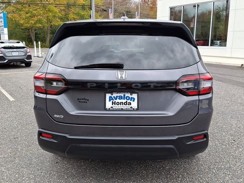 Used 2023 Honda Pilot LX image 9