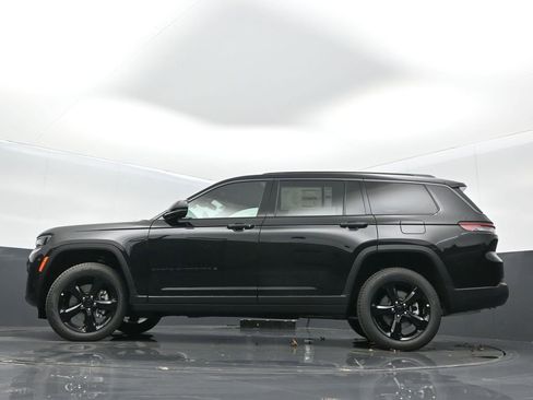 New 2026 Jeep Grand Cherokee L Limited w/ Limited Altitude Package AWD/4WD image 32