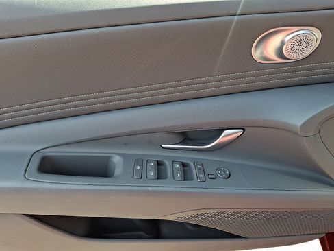 Certified 2025 Hyundai Elantra Sport image 12