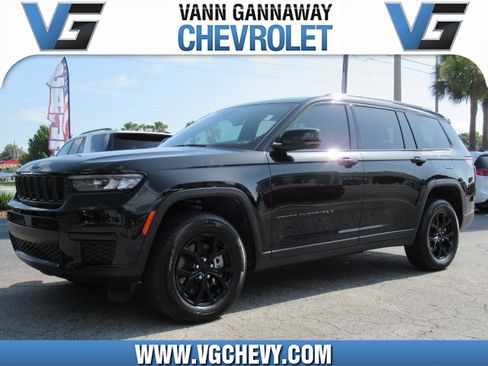 Used 2025 Jeep Grand Cherokee L Laredo RWD image 1