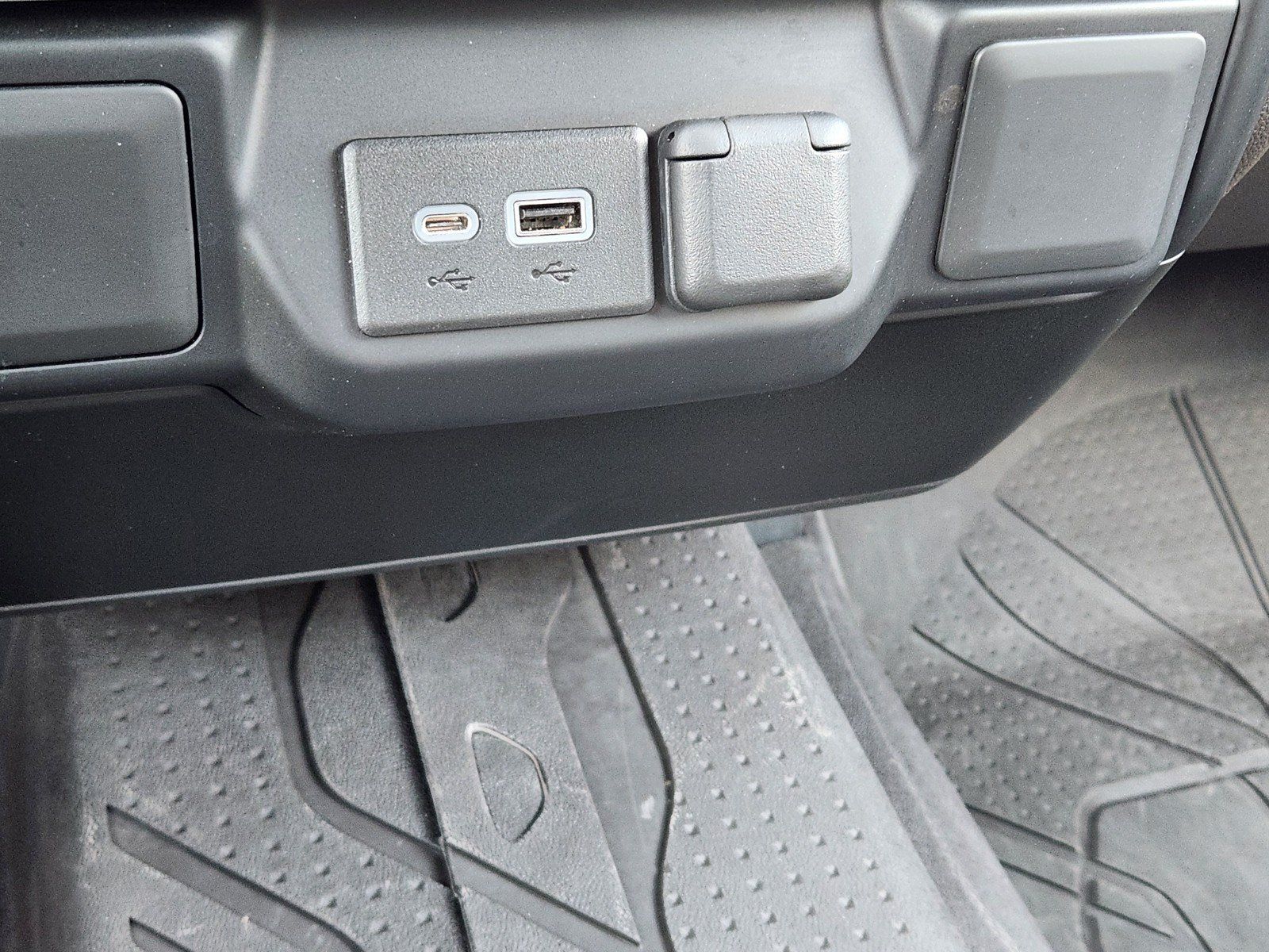Used 2021 Chevrolet Silverado 1500 LT w/ LPO, Liner Protection Package RWD image 16