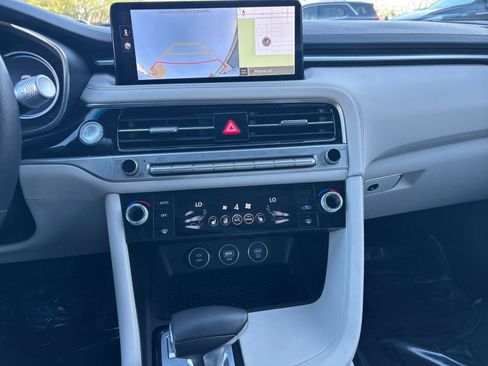 Used 2025 Genesis G70 2.5T image 17