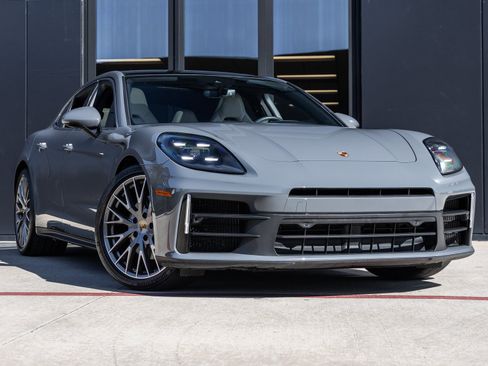 Certified 2025 Porsche Panamera 4 image 6