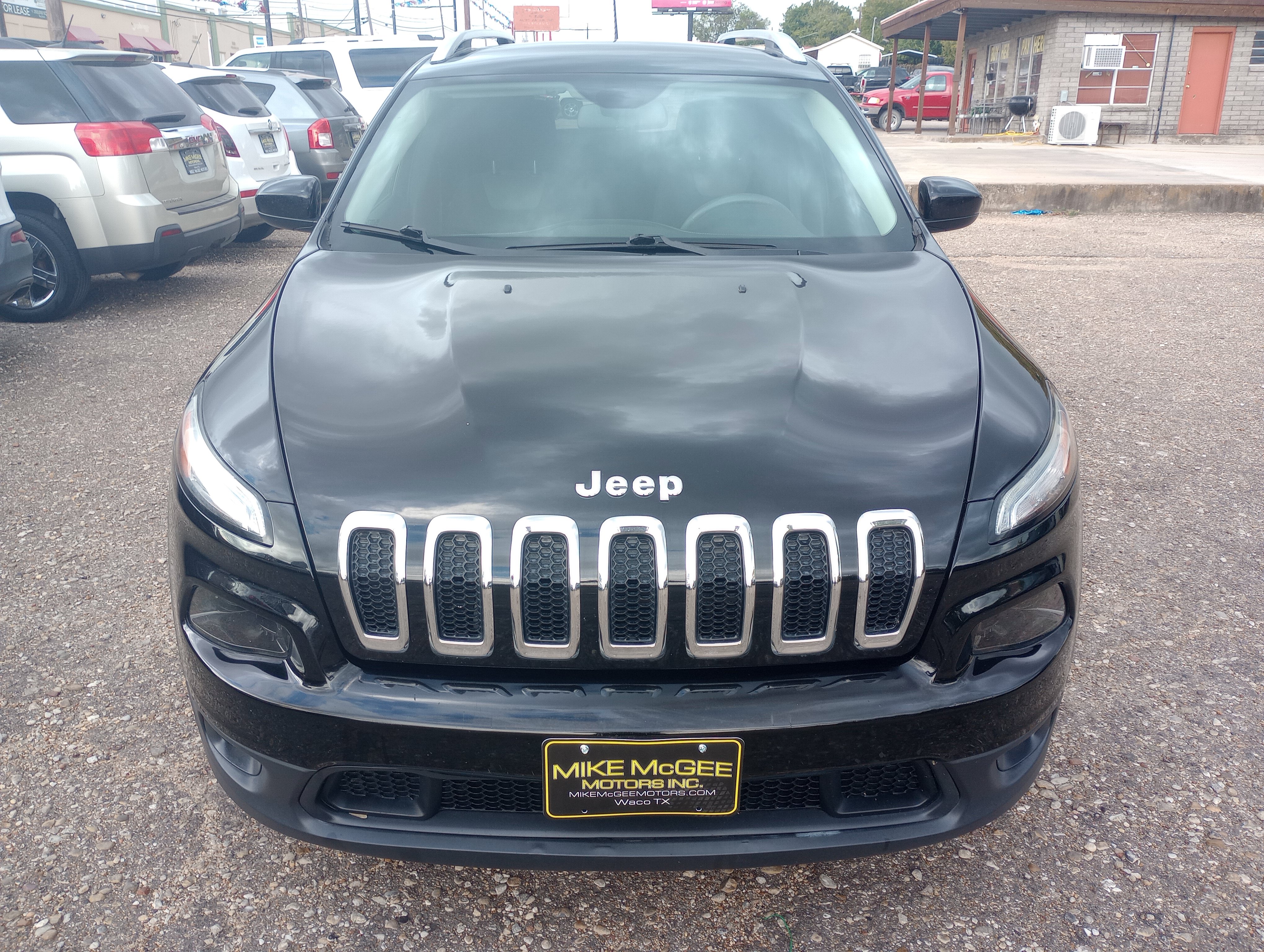 Used 2018 Jeep Cherokee Latitude FWD image 2