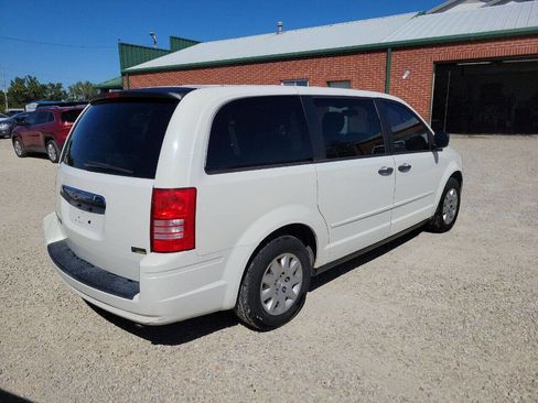 Used 2008 Chrysler Town & Country LX FWD image 3