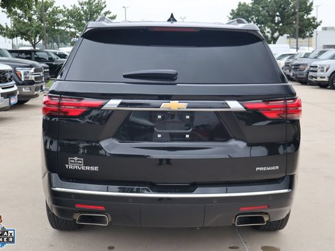 Used 2023 Chevrolet Traverse Premier FWD image 4
