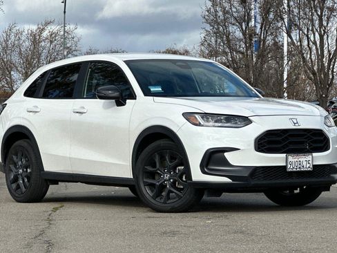 Used 2025 Honda HR-V Sport image 2