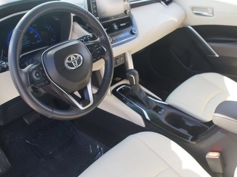 Used 2022 Toyota Corolla Cross XLE w/ Convenience Package FWD image 14