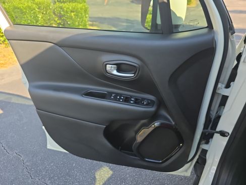 Used 2018 Jeep Renegade Altitude w/ Cold Weather Group FWD image 26