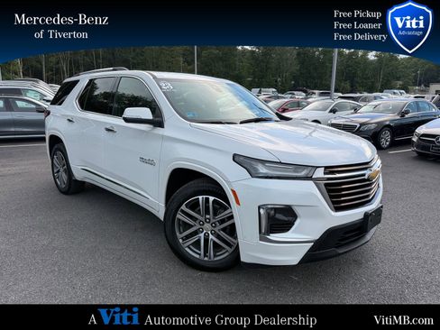 Used 2023 Chevrolet Traverse High Country image 1