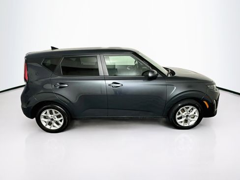 Used 2025 Kia Soul LX w/ LX Technology Package FWD image 10