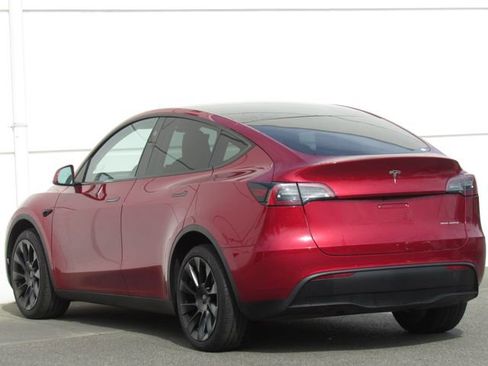 Used 2024 Tesla Model Y Long Range AWD/4WD image 5