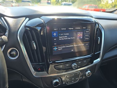 Used 2023 Chevrolet Traverse LT image 16