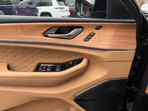 Used 2022 Jeep Grand Cherokee Summit image 16