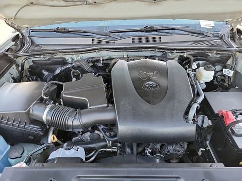 Used 2022 Toyota Tacoma TRD Sport w/ Technology Package image 27