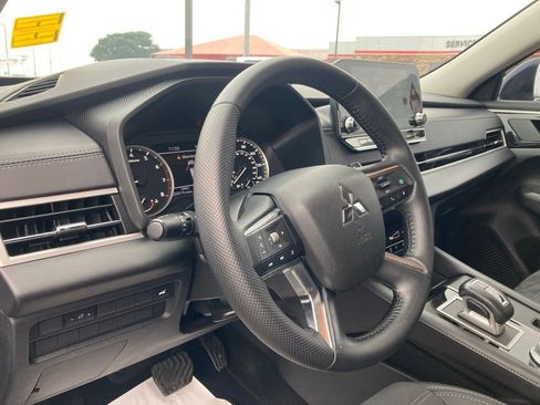 Used 2024 Mitsubishi Outlander SE FWD image 9