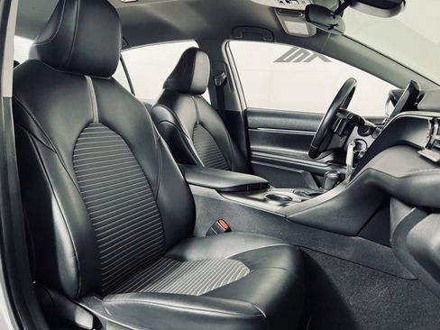 Used 2021 Toyota Camry SE image 16