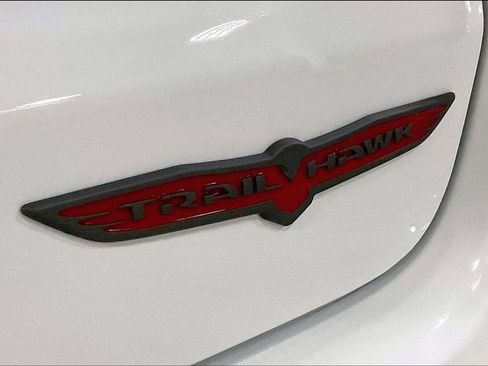 Used 2025 Jeep Compass Trailhawk AWD/4WD image 8