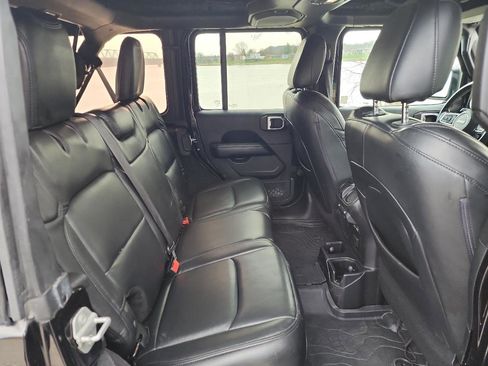 Used 2018 Jeep Wrangler Unlimited Sahara w/ LED Lighting Group image 12