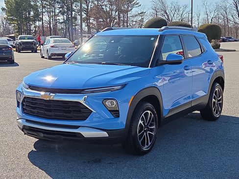 Used 2024 Chevrolet TrailBlazer LT w/ Driver Confidence Package image 2