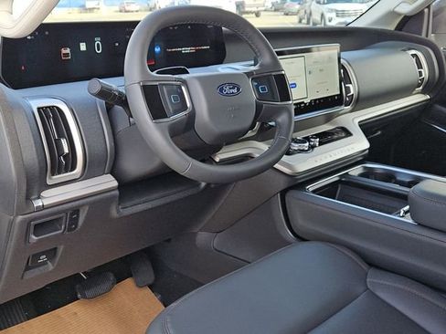 New 2025 Ford Expedition Active image 24