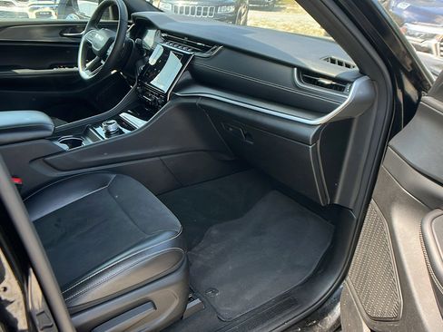 Used 2024 Jeep Grand Cherokee L Laredo image 19