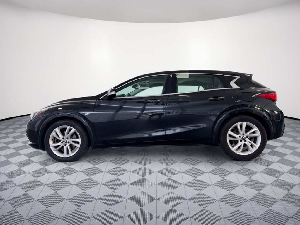 Used 2018 INFINITI QX30 FWD image 2