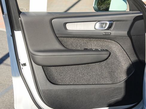 Certified 2025 Volvo XC40 B5 Core w/ Protection Package Premier image 20