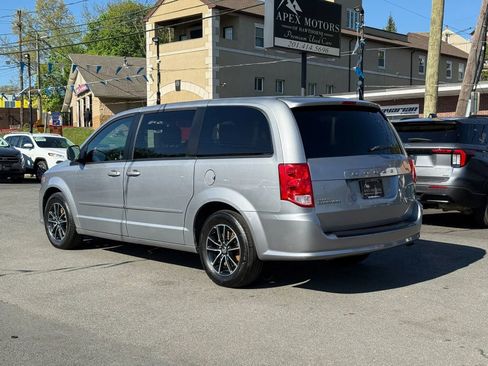 Used 2015 Dodge Grand Caravan SXT image 5