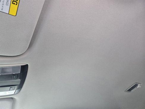 New 2025 Kia Sorento LX image 18