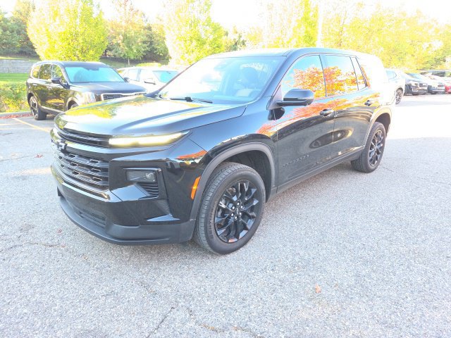 Used 2024 Chevrolet Traverse LS w/ Midnight/Sport Edition FWD image 1