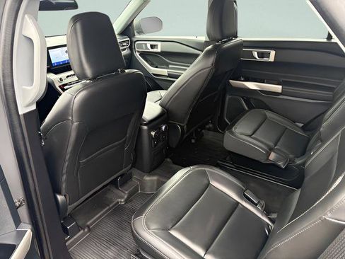 Used 2022 Ford Explorer XLT w/ Equipment Group 202A AWD/4WD image 5
