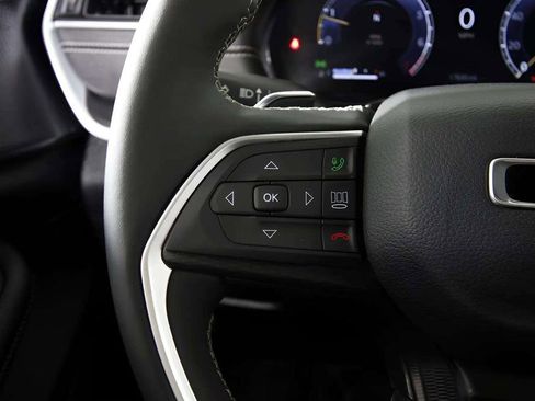 Used 2024 Jeep Grand Cherokee Altitude image 24