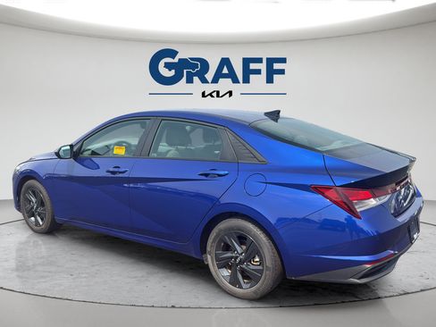 Used 2023 Hyundai Elantra SEL w/ Cargo Package FWD image 6