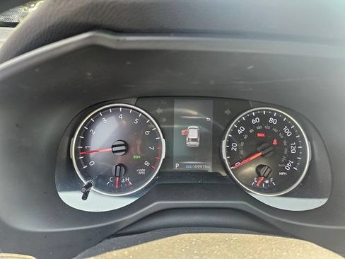 Used 2020 Toyota RAV4 XLE w/ Convenience Package FWD image 25