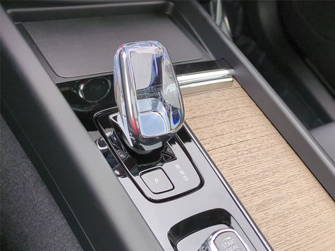 New 2026 Volvo XC60 B5 Plus w/ Protection Package Premier AWD/4WD image 13