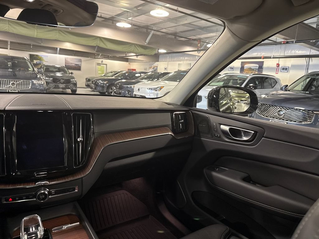 Certified 2023 Volvo XC60 B6 Ultimate w/ Protection Package Premier AWD/4WD image 24