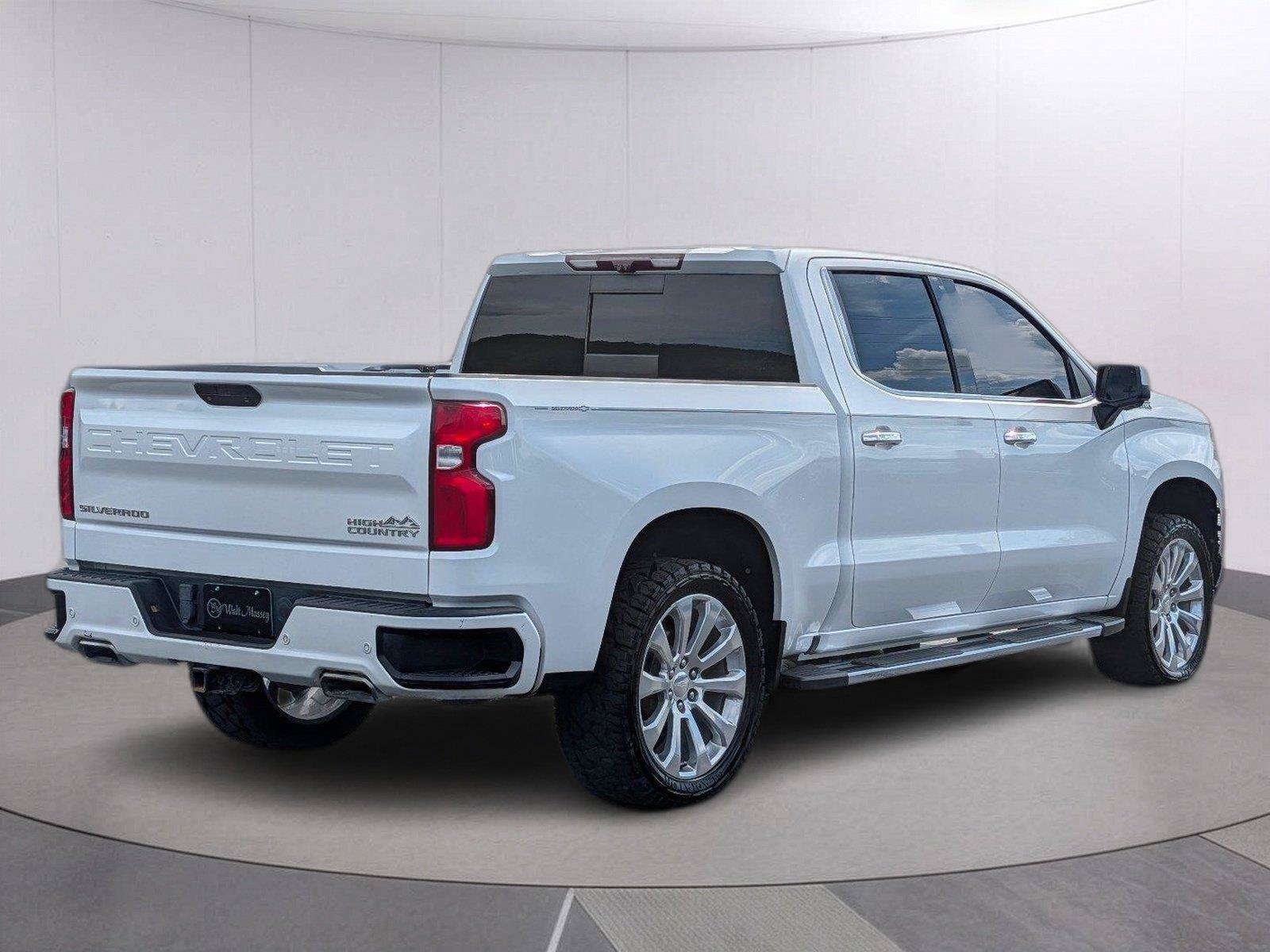 Used 2020 Chevrolet Silverado 1500 High Country w/ Technology Package AWD/4WD image 6