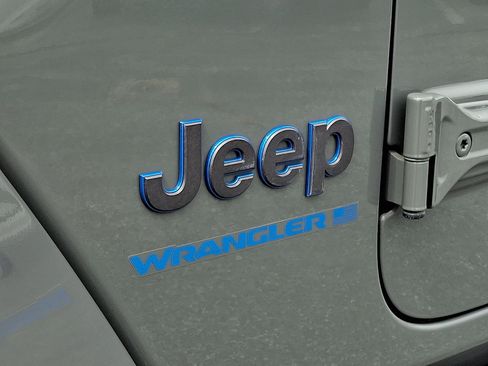 Used 2023 Jeep Wrangler Unlimited Rubicon 4xe w/ Steel Bumper Group AWD/4WD image 30