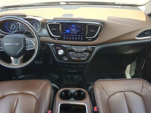 Used 2017 Chrysler Pacifica Limited image 14