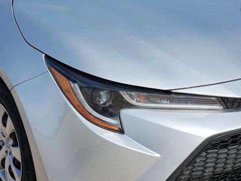 Used 2022 Toyota Corolla LE FWD image 10
