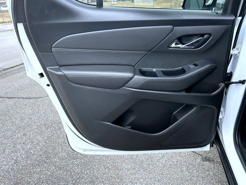 Certified 2020 Chevrolet Traverse LT w/ Driver Confidence II Package image 17