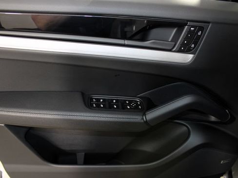 Certified 2026 Porsche Cayenne Coupe AWD/4WD image 19
