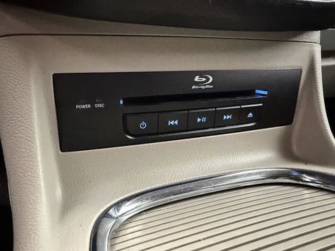 Used 2013 Chrysler Town & Country Touring-L w/ Driver Convenience Group FWD image 20