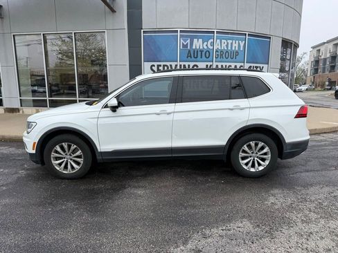 Used 2018 Volkswagen Tiguan SE w/ Panoramic Sunroof Package image 9