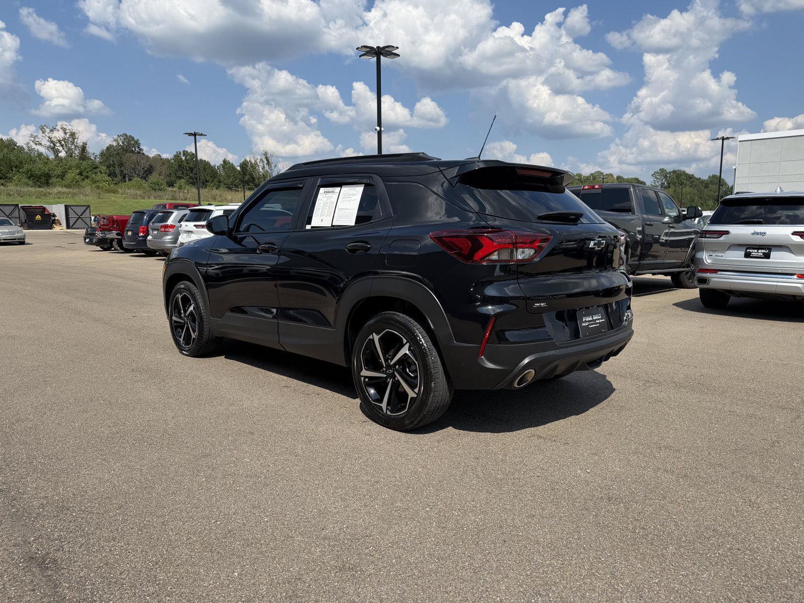 Used 2023 Chevrolet TrailBlazer RS w/ Convenience Package FWD image 4